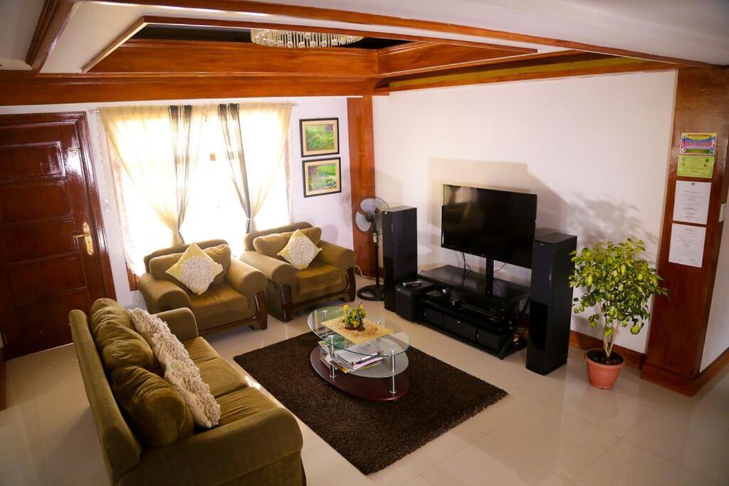 Florabells Iraya Guest House - Batanes バスコ エクステリア 写真